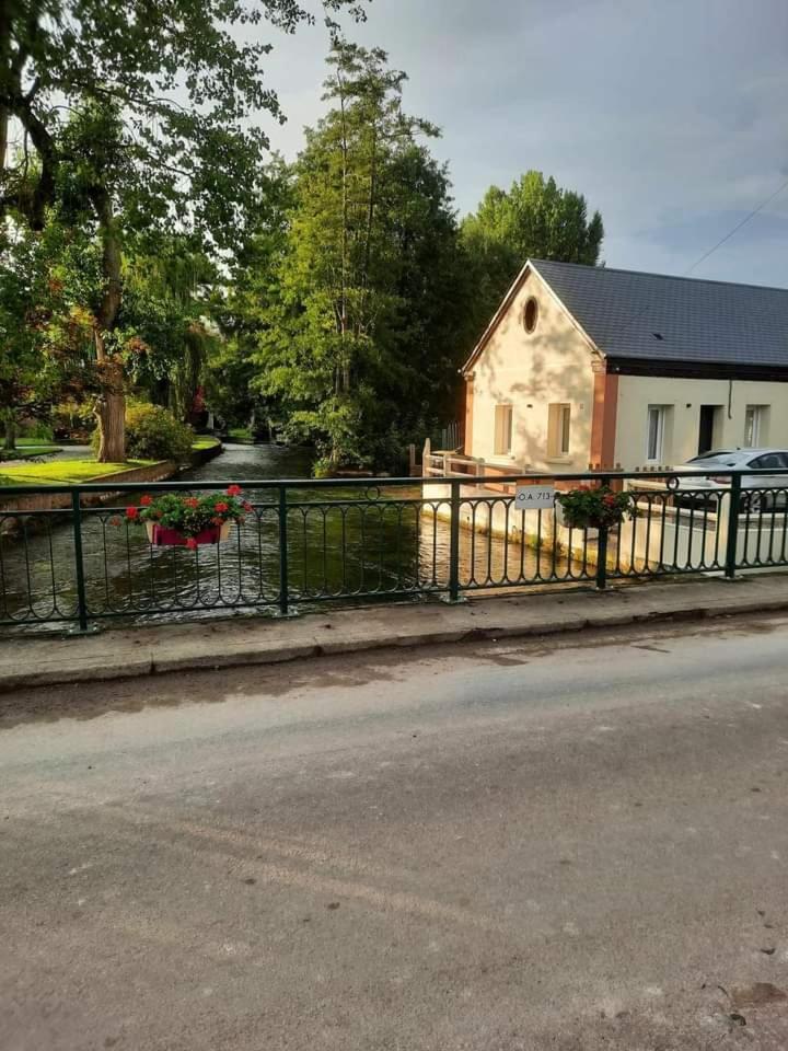 Au Clair Matin Sur L'Yeres Sept-Meules Exterior foto